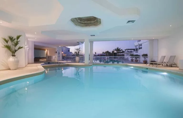 FourSeasonsFairways-piscina interior