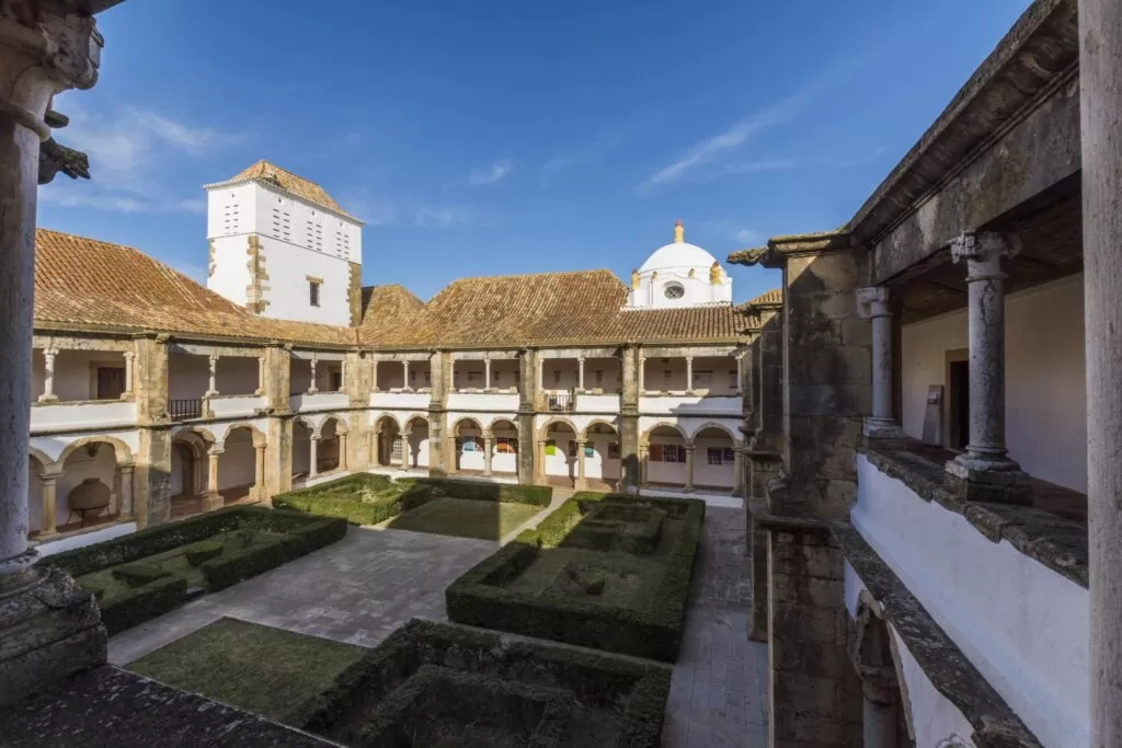 fairways_leisure_claustros_cloisters_Marco_Pedro