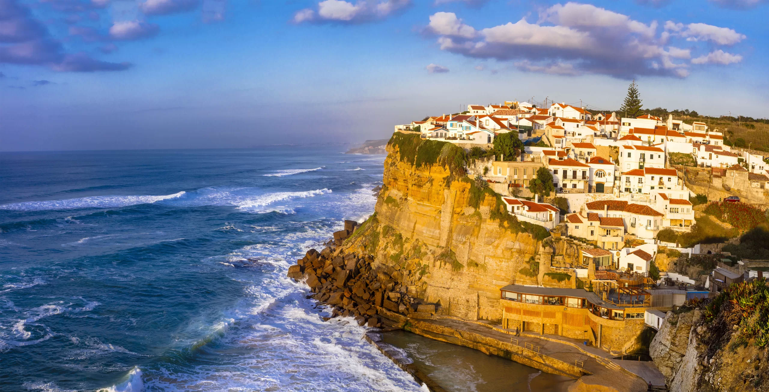 azenhas-do-mar-pictorial-coastal-village-on-the-cliff-in-atlantic-coast-of-portugal