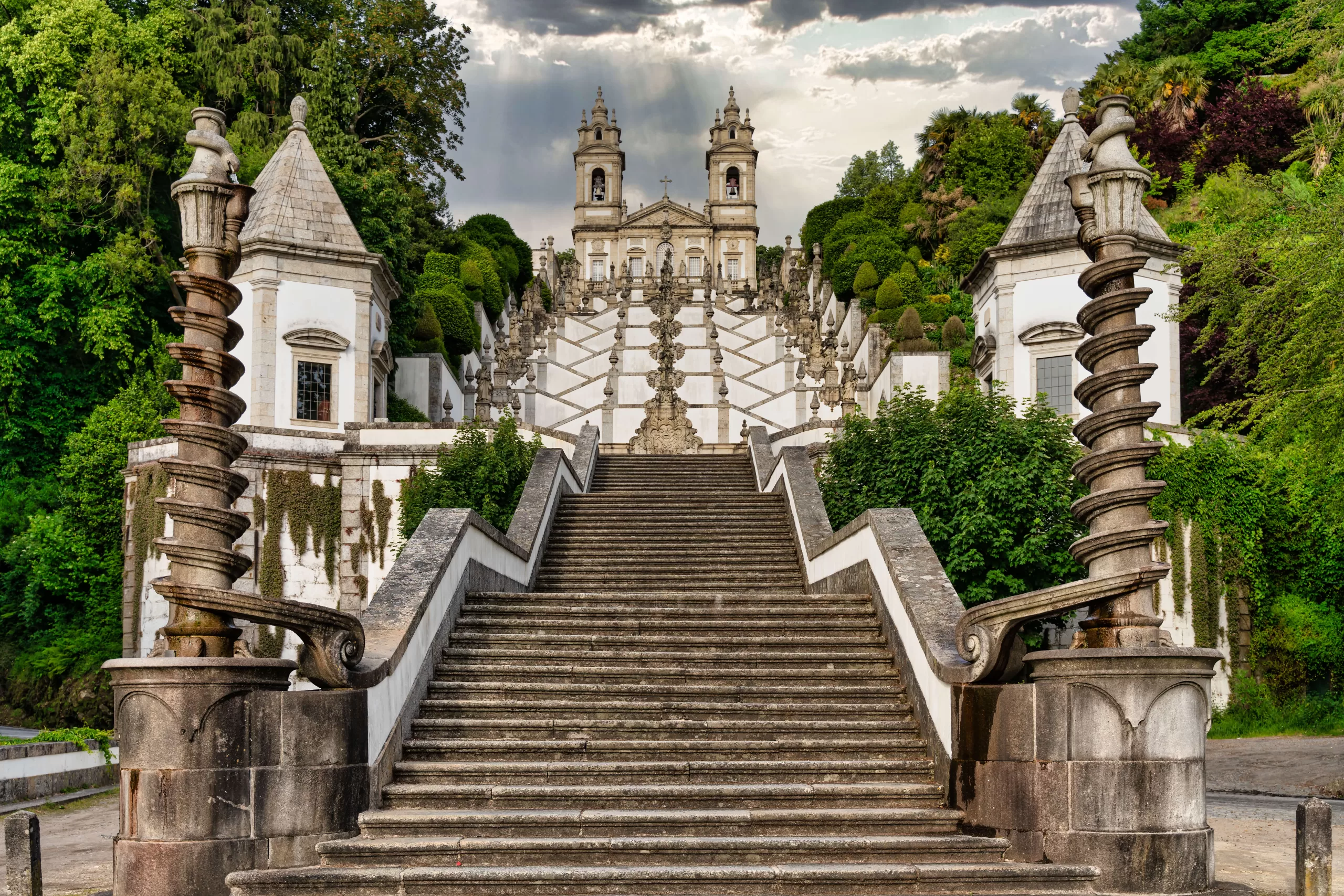 baroque-staircase-of-bom-jesus-do-monte-in-braga-portugalxdxa